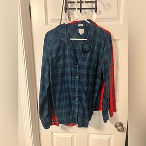 J Crew Green/navy plaid button up top long sleeves boy fit